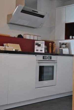 moderne Küche inklusive Geräten
