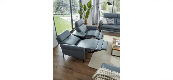 Sofa Fresno - 2-Sitzer inkl. Relaxfunktion motorisch mit Zwischenelement schwarz, inkl. Tisch/USB/Steckdose, Leder Hellblau – Bild 6