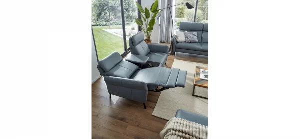 Sofa Fresno - 2-Sitzer inkl. Relaxfunktion motorisch mit Zwischenelement schwarz, inkl. Tisch/USB/Steckdose, Leder Hellblau – Bild 8