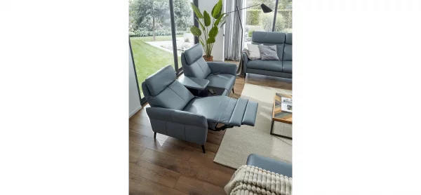 Sofa Fresno - 2-Sitzer inkl. Relaxfunktion motorisch mit Zwischenelement schwarz, inkl. Tisch/USB/Steckdose, Leder Hellblau – Bild 9