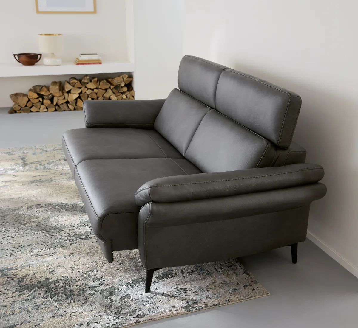 Sofa Atella - 2,5 Sitzer inkl. motorischem Sitzvorzug, Kopfteilverstellung, Leder, Anthrazit – Bild 4
