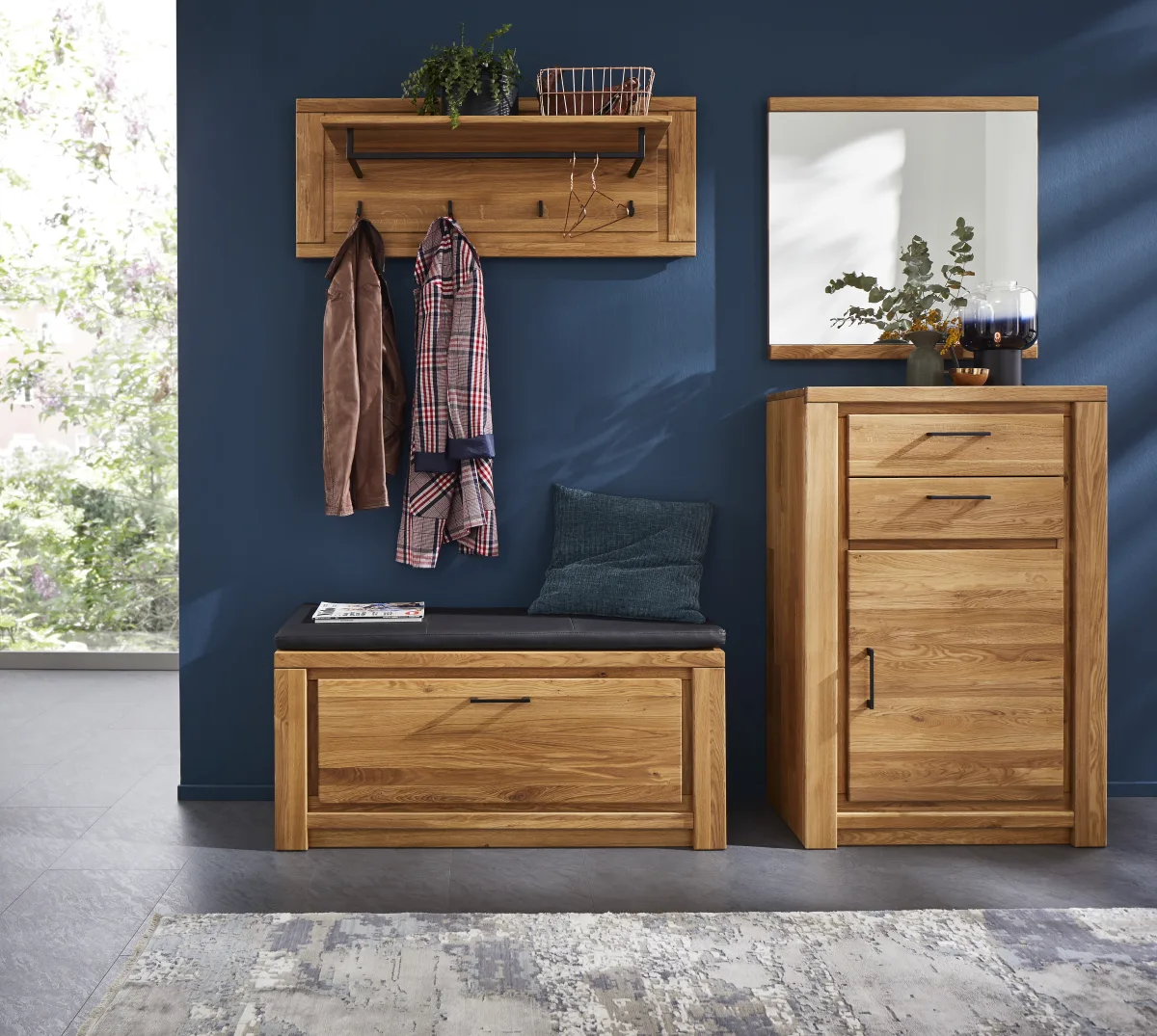 Schuhschrank Farmingdale - Eiche massiv, natur geölt mit Sitzkissen schwarz – Bild 5